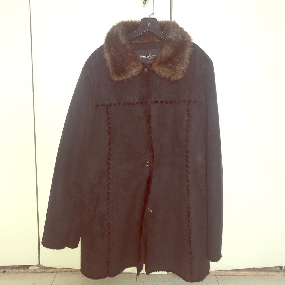 Pasha & Jo Large Black Coat With Fur Collar Detail